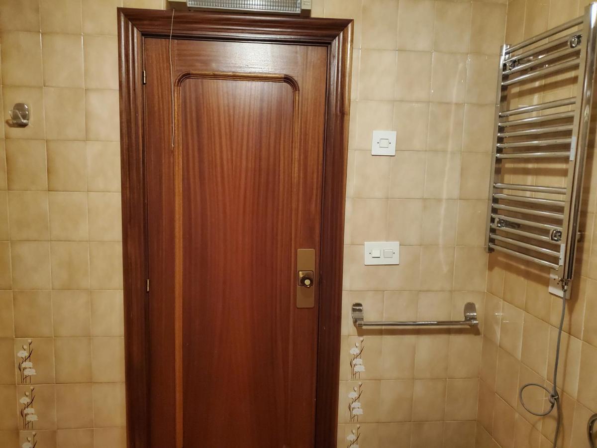 Classic Bedroom In The Center Of Аликанте Екстериор снимка