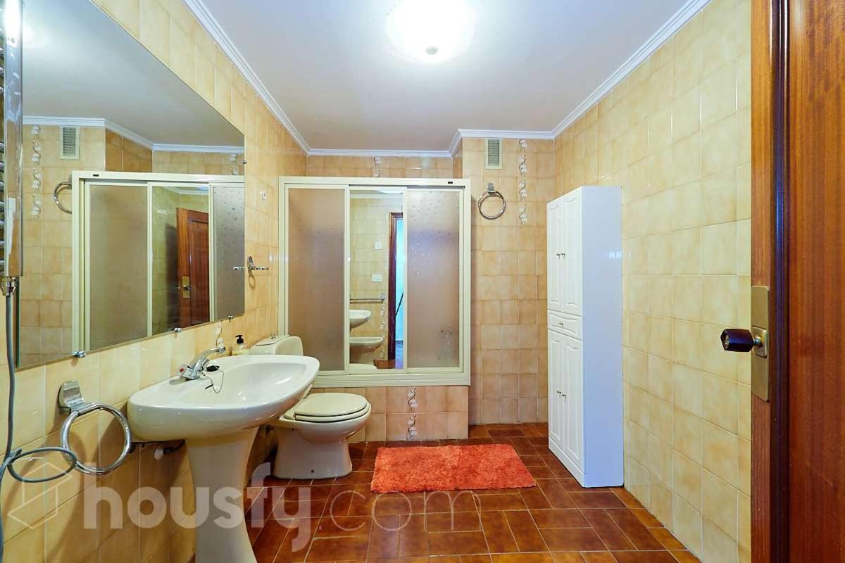 Classic Bedroom In The Center Of Аликанте Екстериор снимка