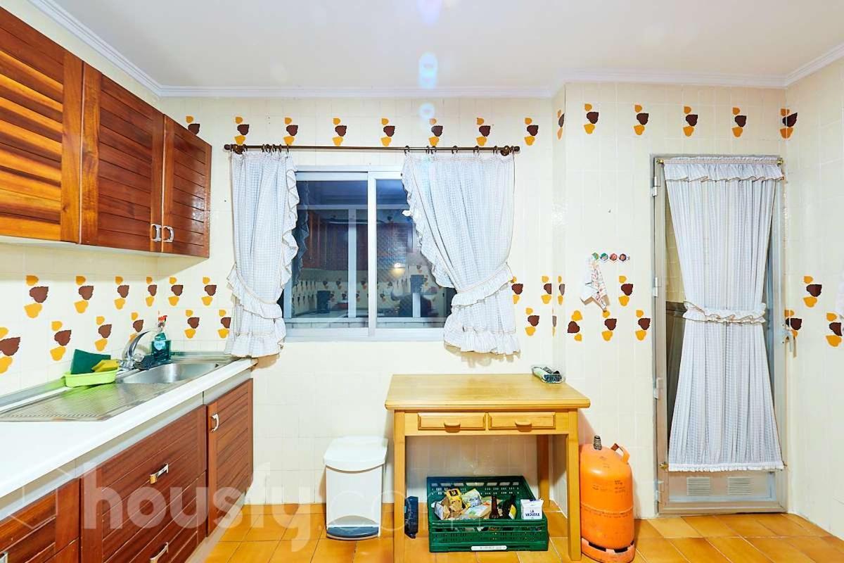 Classic Bedroom In The Center Of Аликанте Екстериор снимка